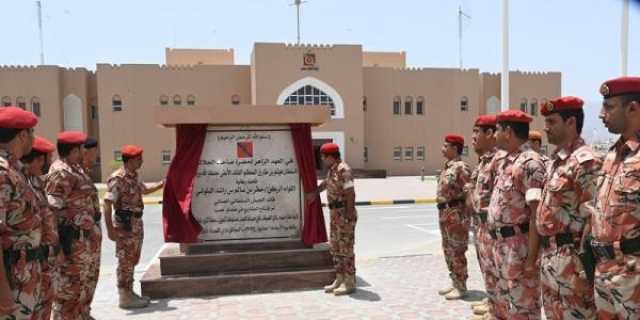 قائد الجيش السلطاني العُماني يفتتح عددًا من المنشآت العسكرية