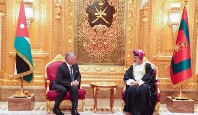 جلالة السلطان وملك الأردن يعقدان جلسة مباحثات ويتبادلان الأوسمة