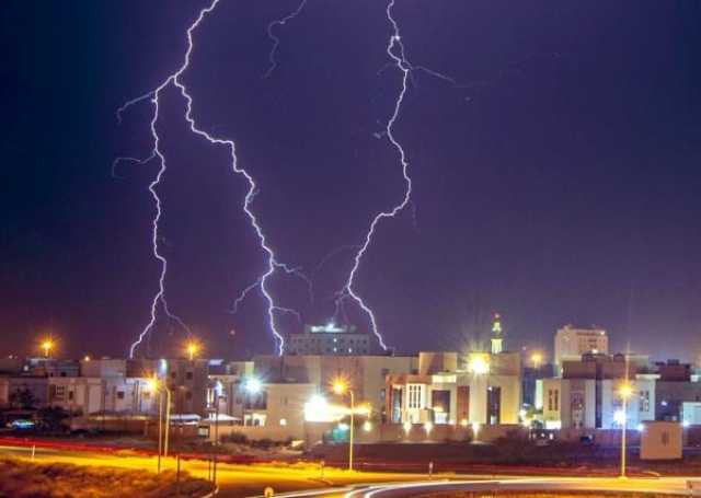 بالفيديو .. أمطار رعدية على عدد من الولايات