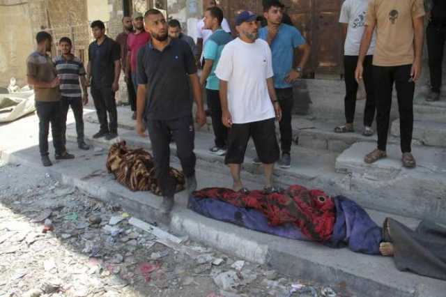 انتشال جثث عشرات الشهداء بعد انسحاب قوات إسرائيلية من أحياء بمدينة غزة