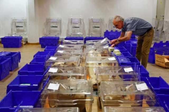 فرنسا تجري انتخابات برلمانية وسط مخاوف من صعود اليمين المتطرف