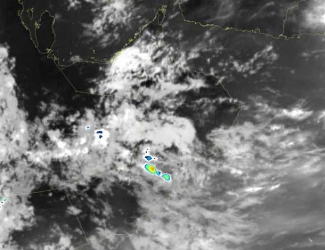 بالفيديو.. هطول أمطار على بعض المناطق بالسلطنة