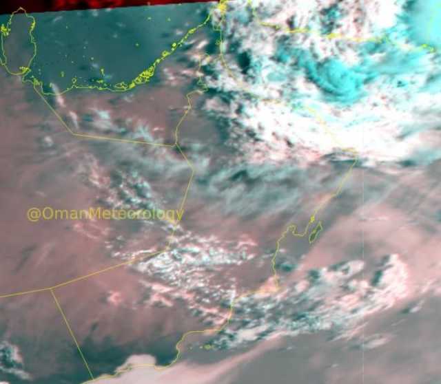 أجواء غائمة.. آخر المستجدات حول المنخفض الجوي في السلطنة