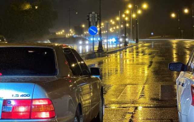 بالفيديو.. أمطار غزيرة على ولاية نزوى.. عاجل