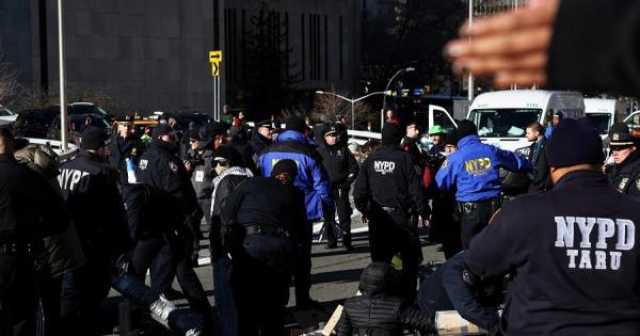 اعتقال 325 متظاهراً بعد إغلاق جسور وأنفاق نيويورك احتجاجاً على الحرب الإسرائيلية في غزة