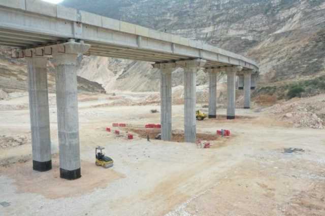 افتتاح جسر وادي عفول بظفار بتكلفة 3.2 مليون ريال عُماني