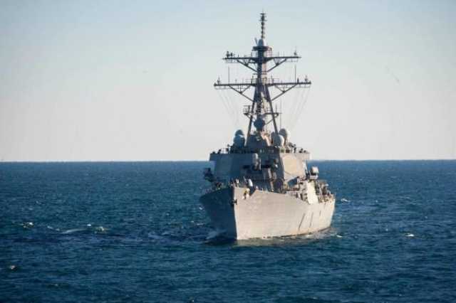 أنباء عن هجوم يمني على سفينة حربية أمريكية