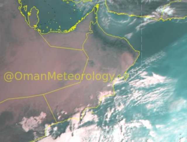 تدفق السحب على سواحل بحر العرب وفرص لهطول أمطار متفرقة