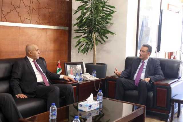الذيب يستعرض التعاون الاستثماري بين عُمان والأردن