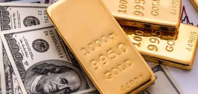 الدولار يُطفىء بريق الذهب مع ترقب لبيانات التضخم الأمريكية