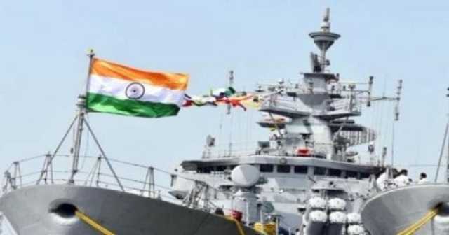 البحرية الهندية تعترض طريق سفينة مخطوفة وتطالب القراصنة بالاستسلام