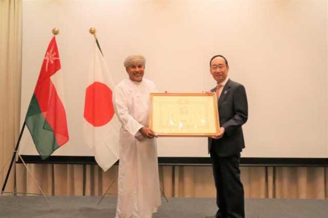 السفير الياباني يُسلّم حارب الكيتاني 'وسام الشمس المشرقة'