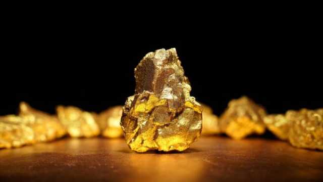 الذهب يلتقط الأنفاس بعد ارتفاعات قياسية