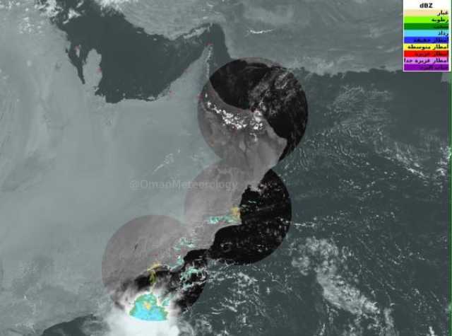 تدفق السحب الماطرة على عدد من محافظات السلطنة.. عاجل