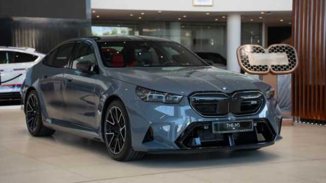 'الجنيبي العالمية للسيارات' تطلق 'BMW M5' الجديدة في عُمان