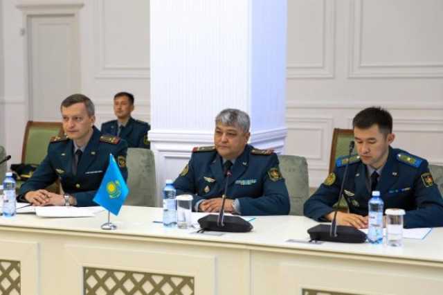 عُمان وكازاخستان تبحثان تطوير التعاون العسكري المشترك
