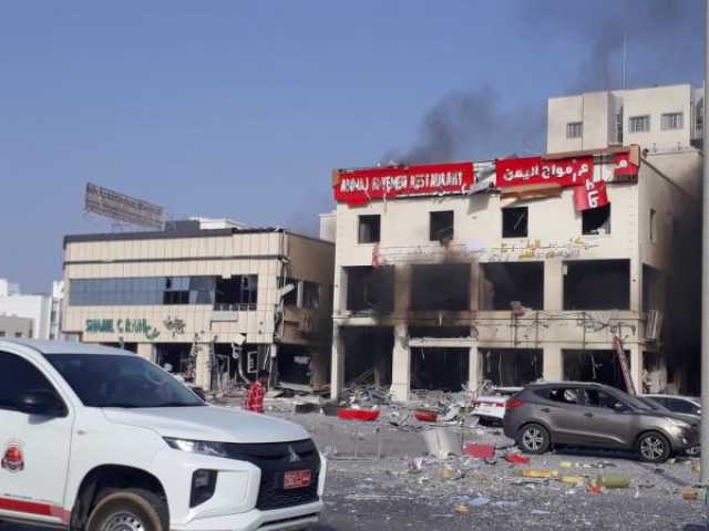 'الدفاع المدني' تتعامل مع انفجار مبنى مطعم في المعبيلة
