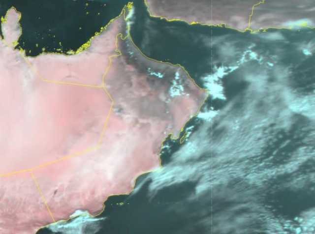 فرص لهطول أمطار على بعض المناطق بالسلطنة