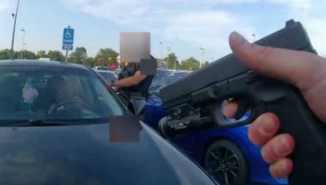 بالفيديو.. شرطي أمريكي يطلق النار على امرأة حامل ويقتلها
