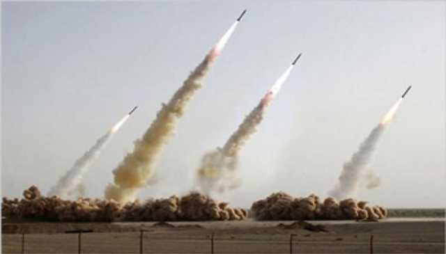 إطلاق 5 صواريخ بالقرب من سفينة قبالة السواحل اليمنية