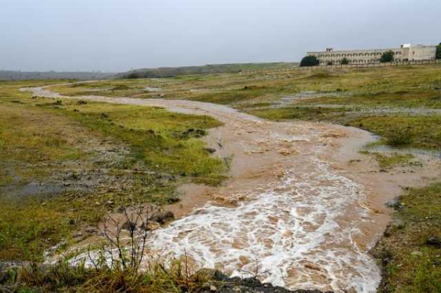 بالفيديو.. هطول أمطار وتساقط حبات البرد بولاية الجبل الأخضر