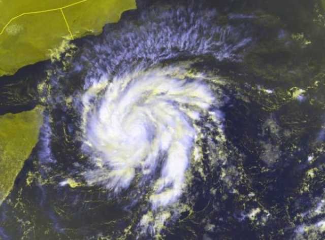 شاهد.. صورة عالية الدقة للعاصفة المدارية تيج في بحر العرب