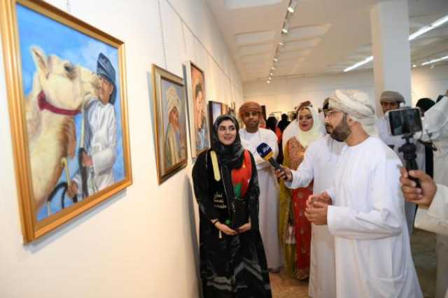 56 فنانًا تشكيليًا بمعرض 'عُمان في قلب الكويت'