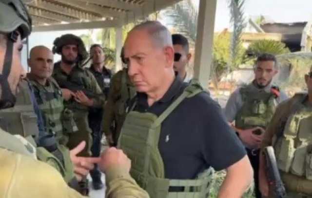 بالفيديو.. نتنياهو يزور جنود إسرائيليين في محيط غزة ويسأل: 'هل أنتم مستعدون للمرحلة التالية؟'