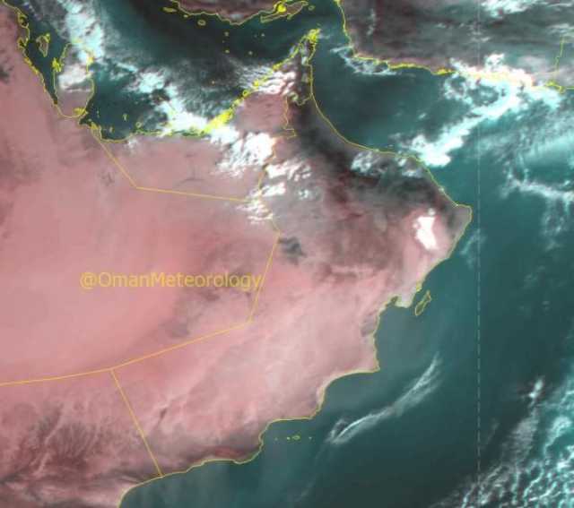 فرص لهطول أمطار على بعض المناطق بالسلطنة