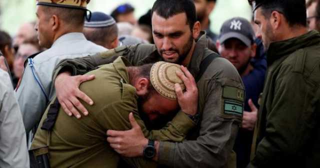 إسرائيل تعلن مقتل ضابط وجندي وإصابة آخرين في غزة