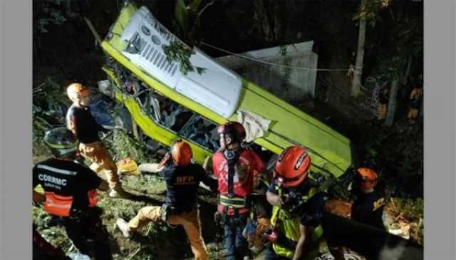 مصرع 17 شخصا إثر سقوط حافلة من أعلى جبل بالفلبين