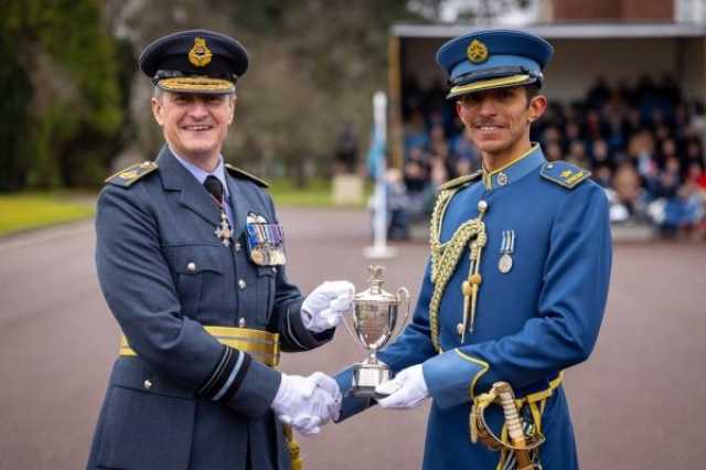 ضابط عُماني يحصد جائزة أفضل ضابط دولي بالمملكة المتحدة