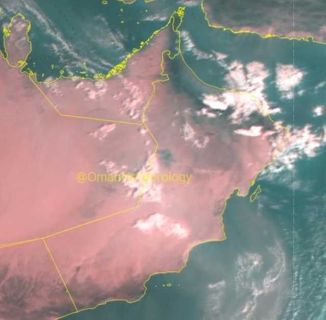 أجواء غائمة مع فرص لهطول أمطار على المناطق الساحلية