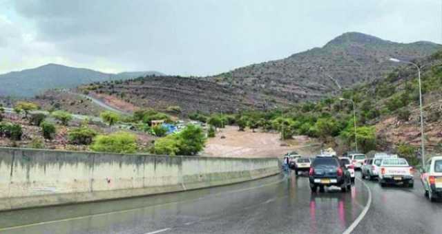 بسبب الأمطار الغزيرة.. إغلاق الحركة المرورية على طريق الجبل الأخضر