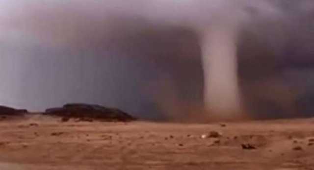 بالفيديو.. إعصار قمعي بولاية منح.. واستمرار هطول الأمطار على عدد من المحافظات