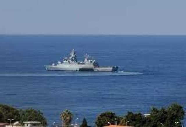 أنباء عن استهداف سفينة حربية أميركية في خليج عدن