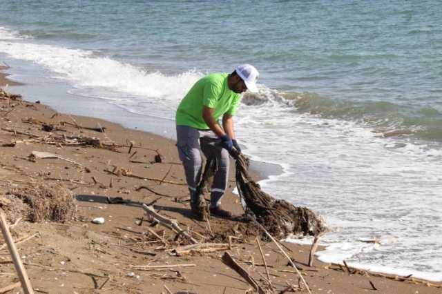 حملة بيئية موسعة لتنظيف الشواطئ في لوى