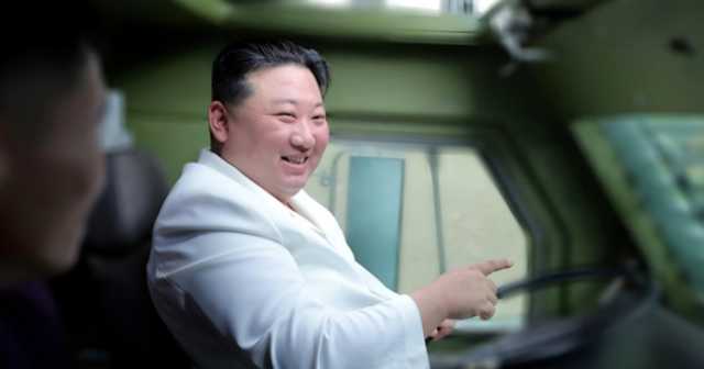 زعيم كوريا الشمالية يزور مصانع عسكرية رئيسية ويدعو الى تحسين القدرة الإنتاجية