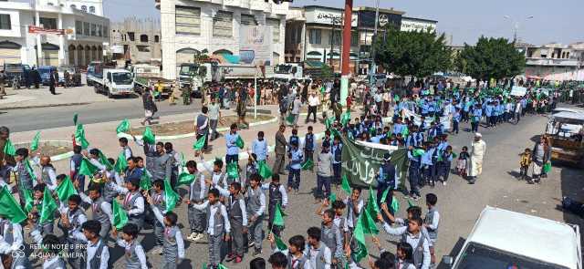 عرض كشفي لطلاب المدارس في مدينة البيضاء احتفاءً بذكرى المولد النبوي الشريف 