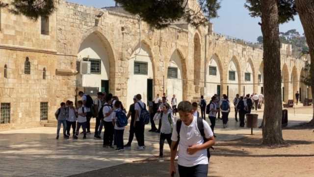 العدو الصهيوني يصادر كتب المنهاج الفلسطين من طلبة مدارس الأقصى