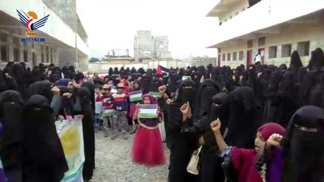 الهيئة النسائية في افلح اليمن بحجة تنظم وقفة تنديداً بجرائم الكيان الصهيوني في غزة