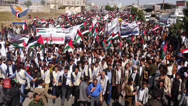 طلاب الجامعات والمعاهد في ذمار يخرجون في مسيرة غاضبة تنديدا بالمجازر الصهيونية في غزة