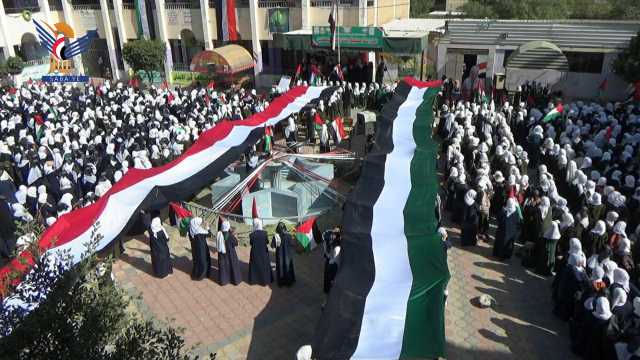 مسيرة ووقفات طلابية في مديرية السبعين بالأمانة تنديدا بالمجازر الصهيونية في غزة