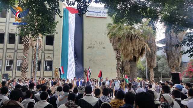 وزارة السياحة تنظم وقفة احتجاجية تنديداً بجرائم الصهاينة في غزة
