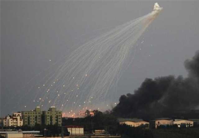 العدو الصهيوني يستخدم الفسفور الأبيض المحرم دولياً بقصف منطقة أبراج الكرامة بغزة