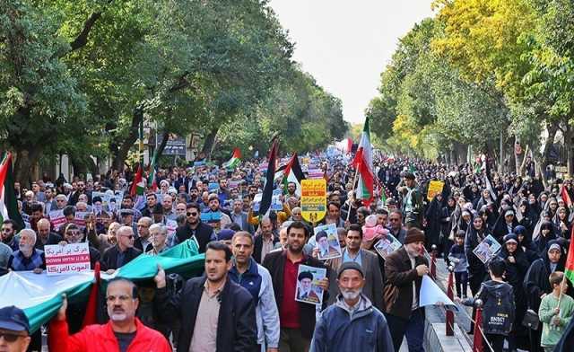 مسيرات حاشدة في إيران تنديداً بجرائم العدو الصهيوني ومجزرة مستشفى المعمداني