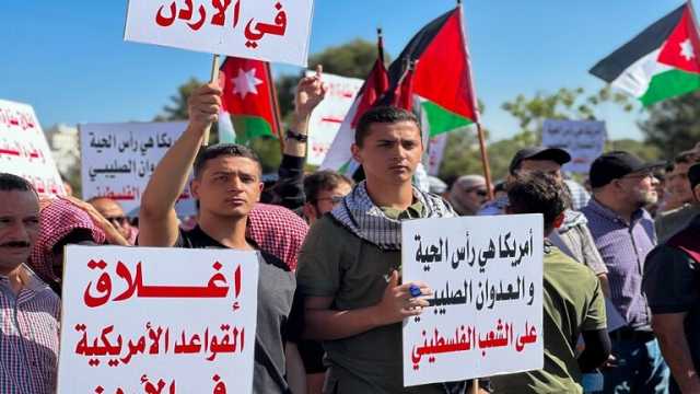 تظاهرة حاشدة في محيط فارة الكيان الصهيوني في عمان تطالب بقطع العلاقات مع تل أبيب