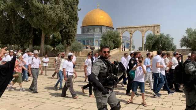 مئات المستوطنين الصهاينة يقتحمون المسجد الأقصى المبارك