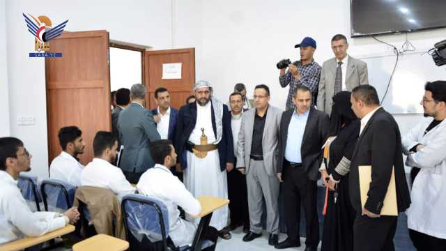 الهادي يتفقد مبنى جامعة 21 سبتمبر للعلوم الطبية والتطبيقية بمديرية صنعاء الجديدة