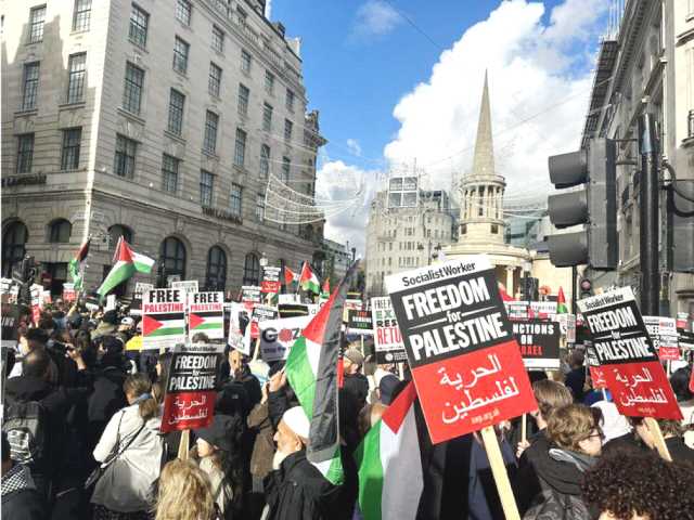 تظاهرة حاشدة في مدينة أوكلاند الأمريكية للمطالبة بوقف الحرب على غزة
